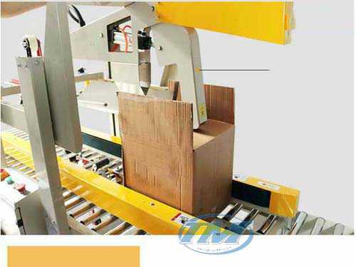 máy dán băng dính thùng caton tự động