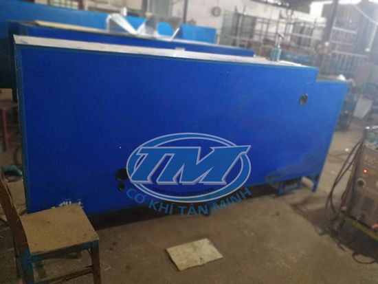 Máy bẻ cuống hoa hồi